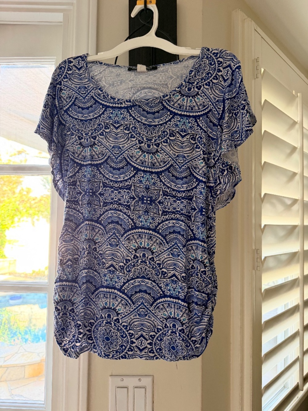 Only Nine Petite Blue White Paisley Medallion T-Shirt like top